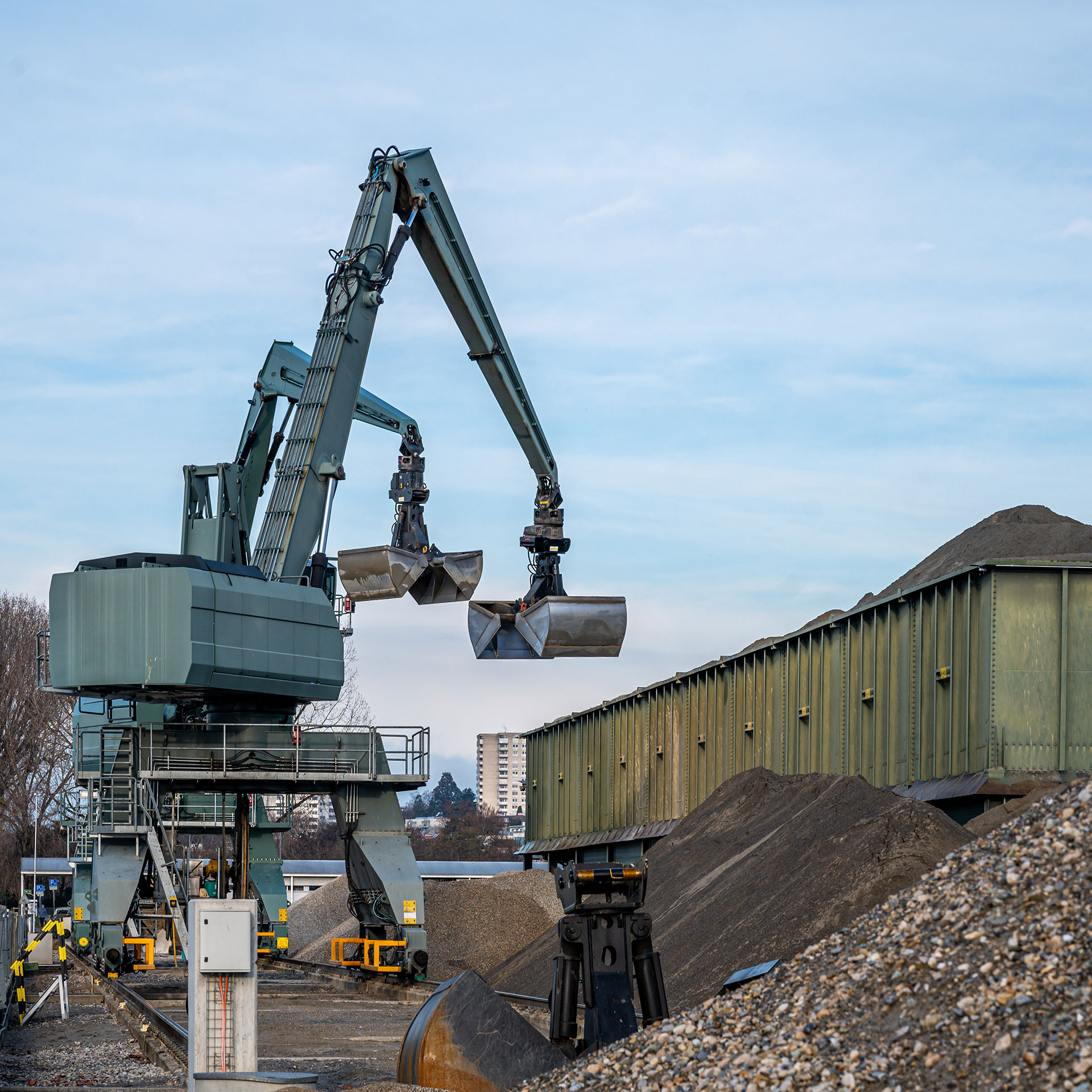 Trilobite-marketing-cranes-construction-site-against-sky